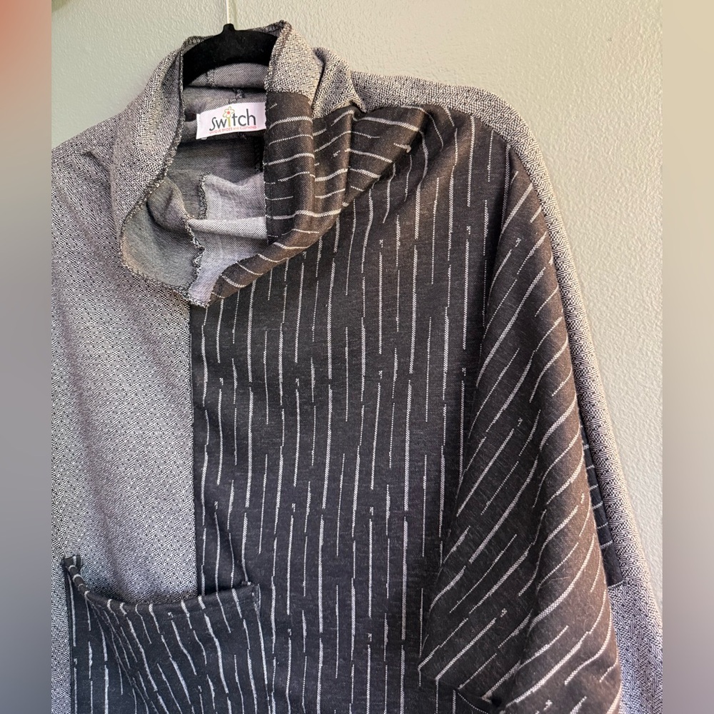 Boxy Colorblock Sweater Top - Picture 5 of 8